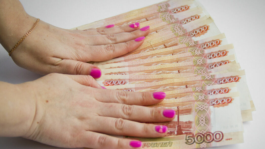 Прокуроры вернули 244 миллиона рублей задолженности по зарплате в Пермском крае
