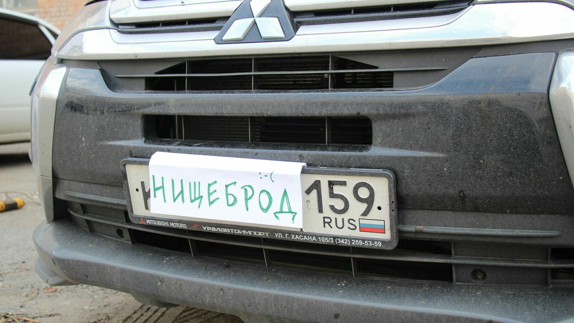 В Перми оштрафуют 12 автовладельцев, закрывавших номера своих машин на парковке