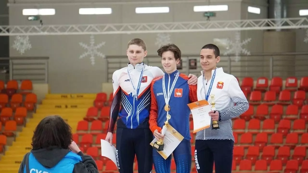 Пермяк стал победителем Первенства России по конькобежному спорту среди юниоров