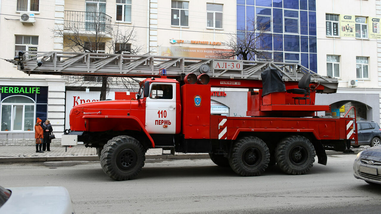 Пермские пожарные будут помогать после обрушения дома в Ижевске