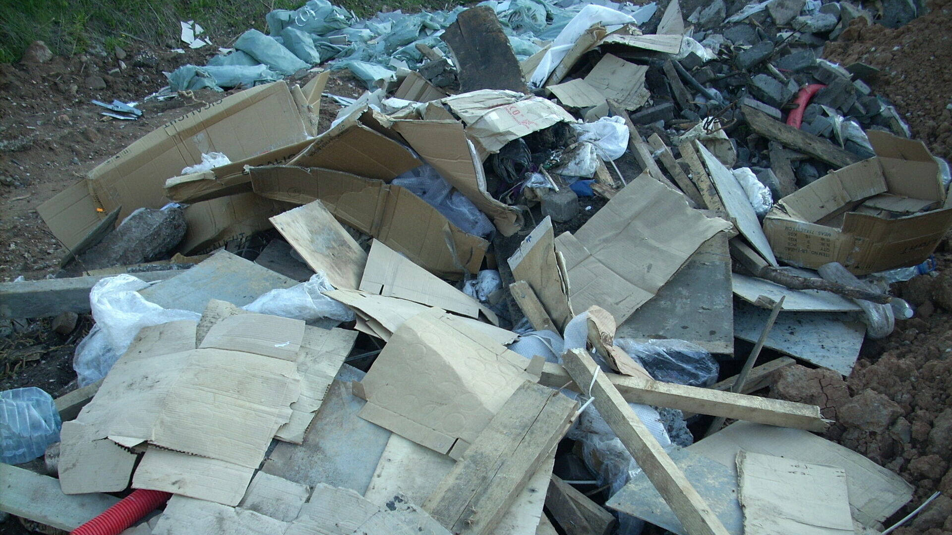 Около двух тысяч тонн отходов было вывезено в Прикамье за первые четыре дня нового года