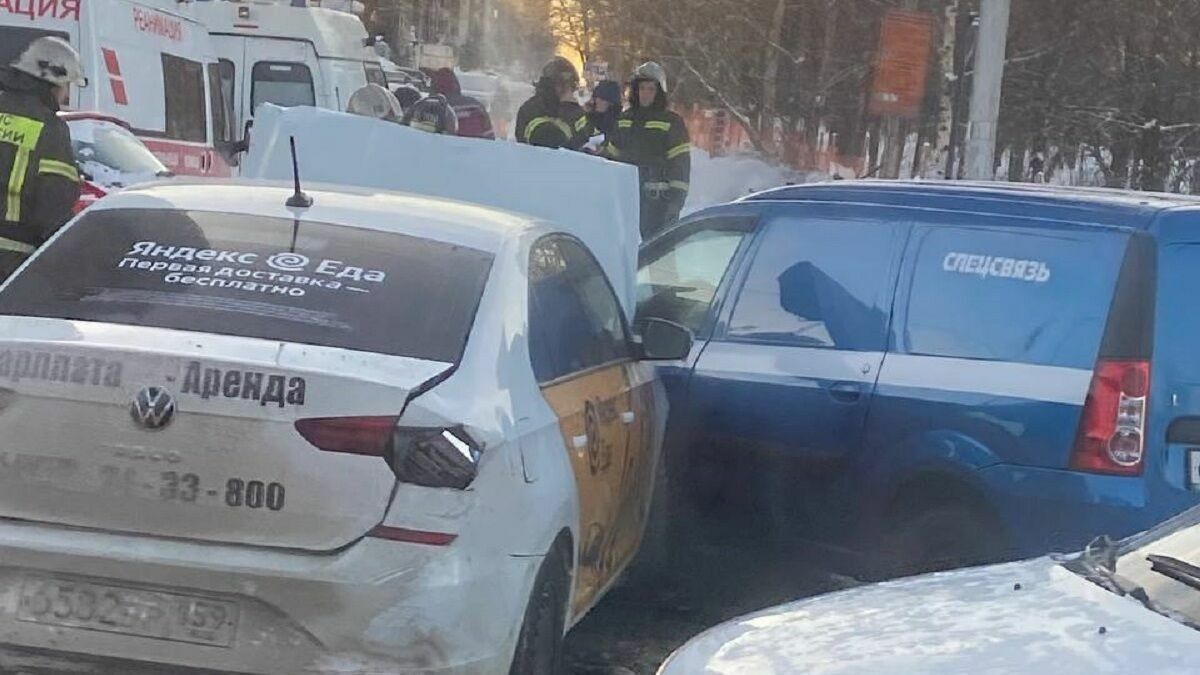 В полиции рассказали подробности о ДТП перед Коммунальным мостом в Перми
