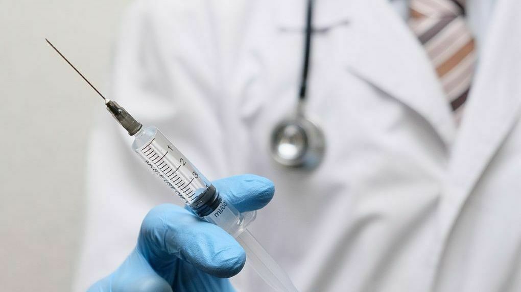 В Пермском крае 135 медработникам поставили прививки от коронавируса