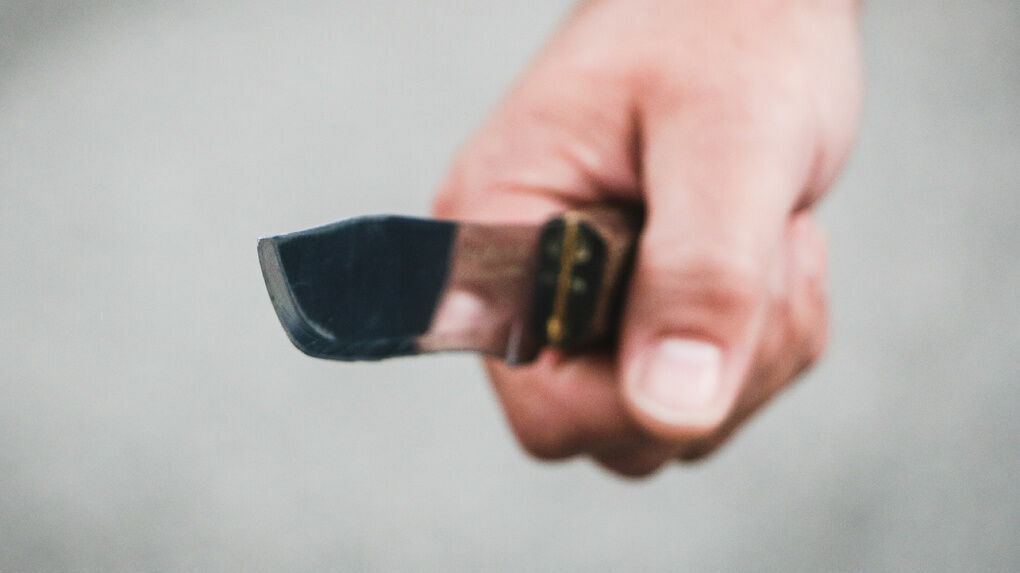 Девушка из Краснокамска порезала ножом трех своих знакомых