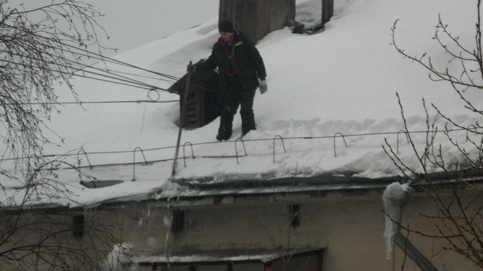В Перми усилили контроль за уборкой крыш: за январь — 100 протоколов о нарушениях