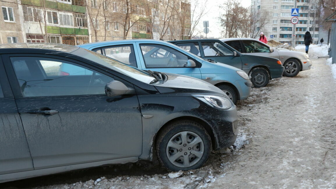 Из-за сильного снегопада в Перми на день отменили плату за парковку