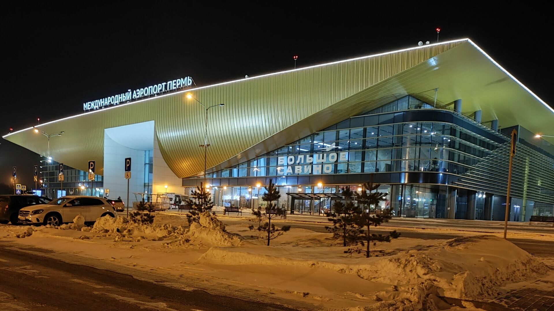 В пермском аэропорту «Большое Савино» из-за сильного снегопада задерживаются три рейса