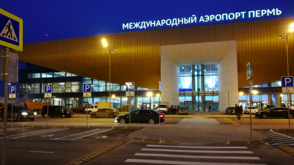 Взлету пассажирского самолета «Аэрофлота» в пермском аэропорту помешал истребитель на «встречке»