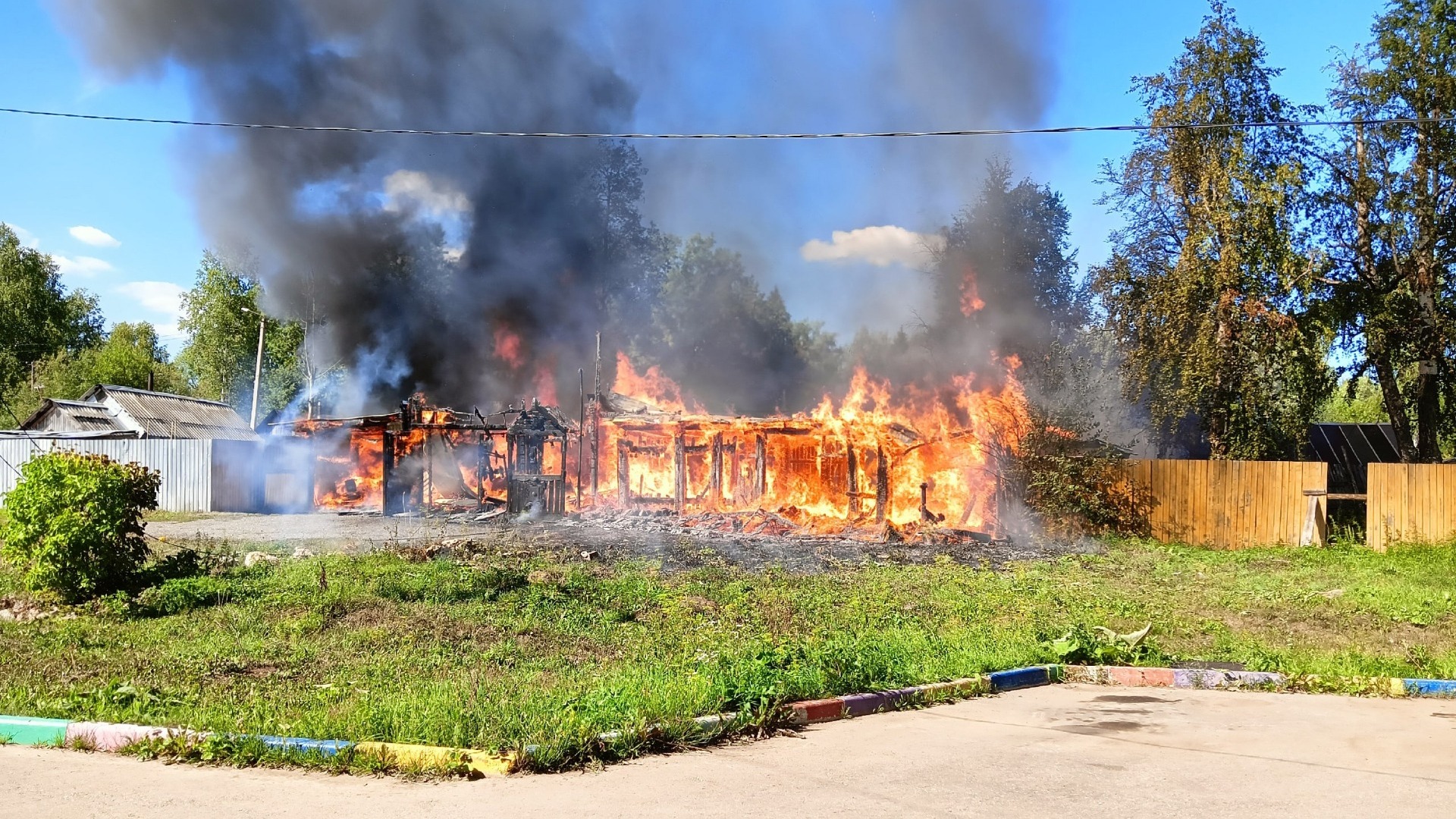 Произошел крупный пожар в поселке Звездный Пермского муниципального округа