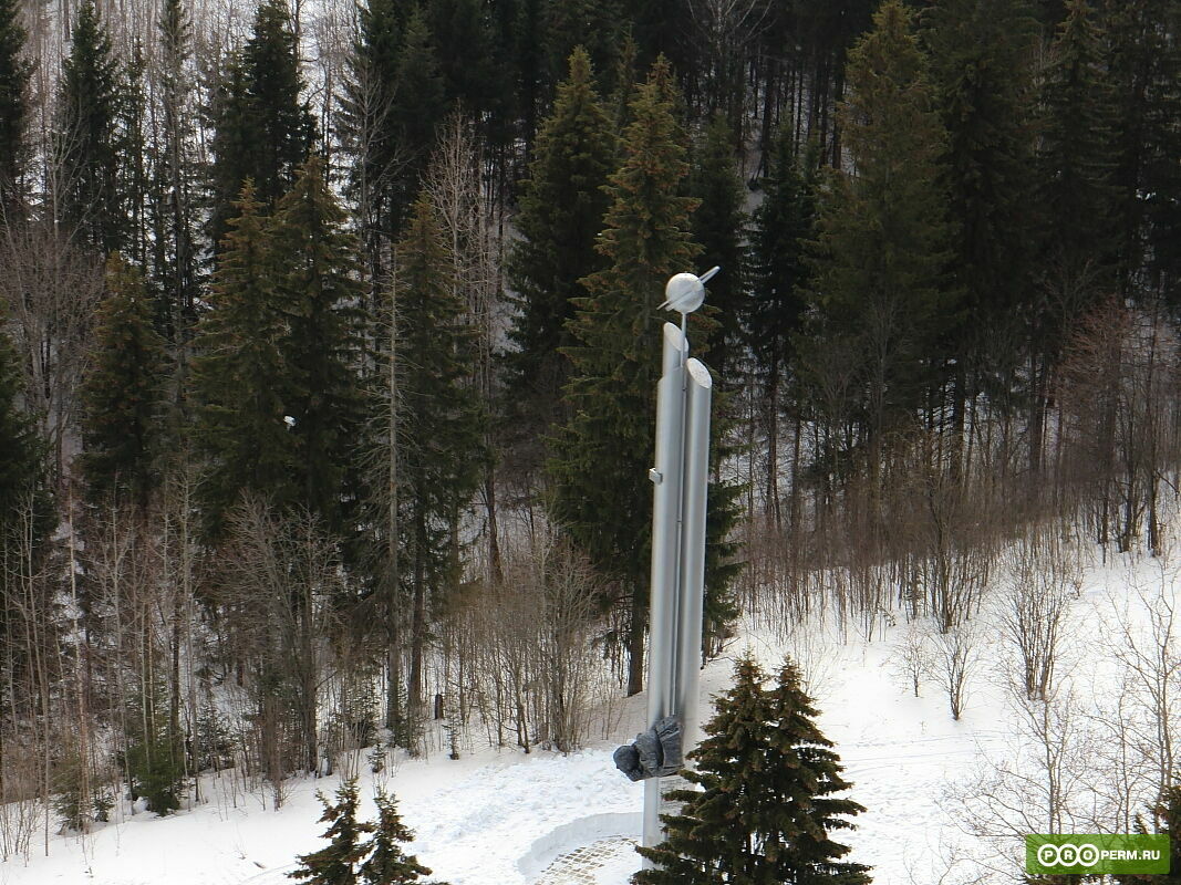 Памятник космонавтам на окраине Усолья