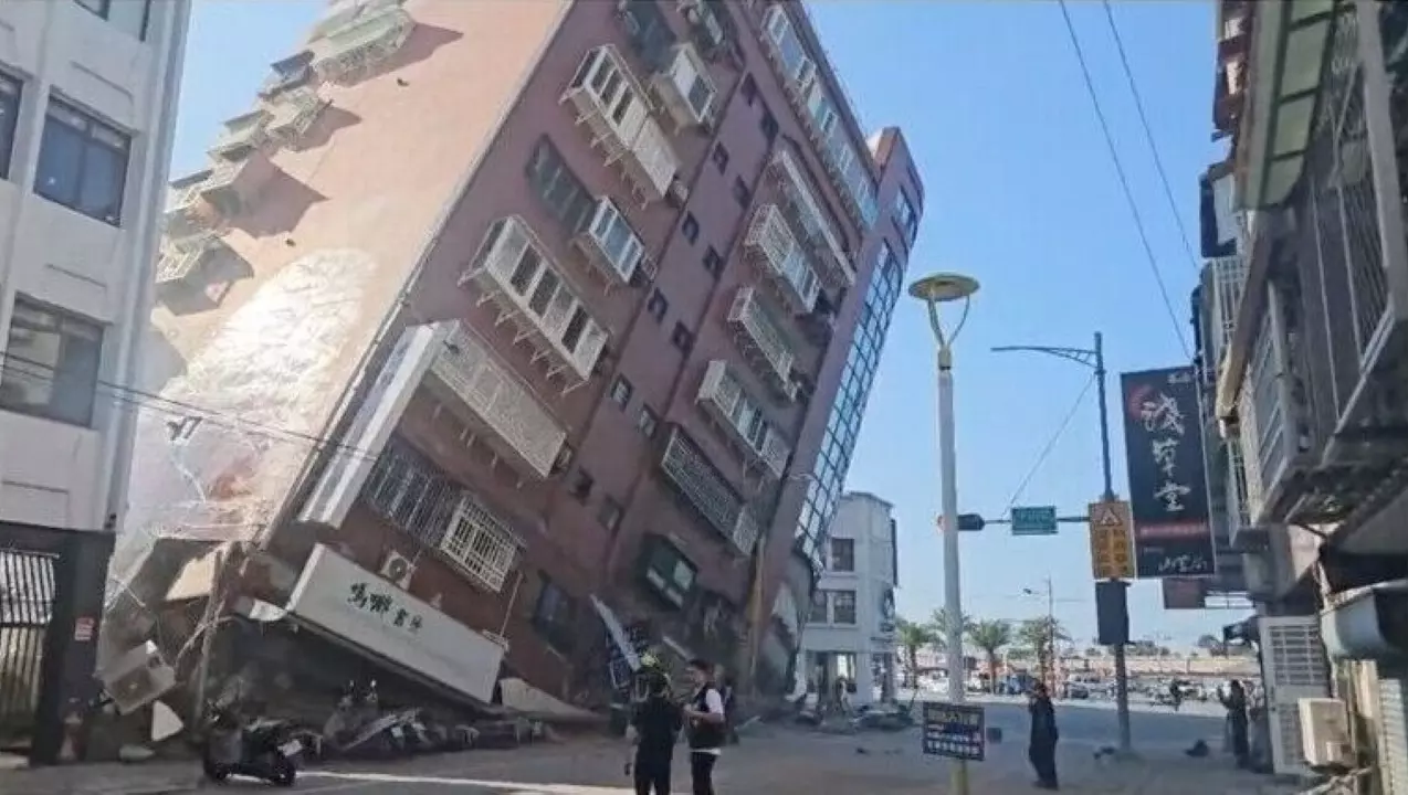 Самое сильное землетрясение за последние 25 лет: в Тайване погибли 9 человек