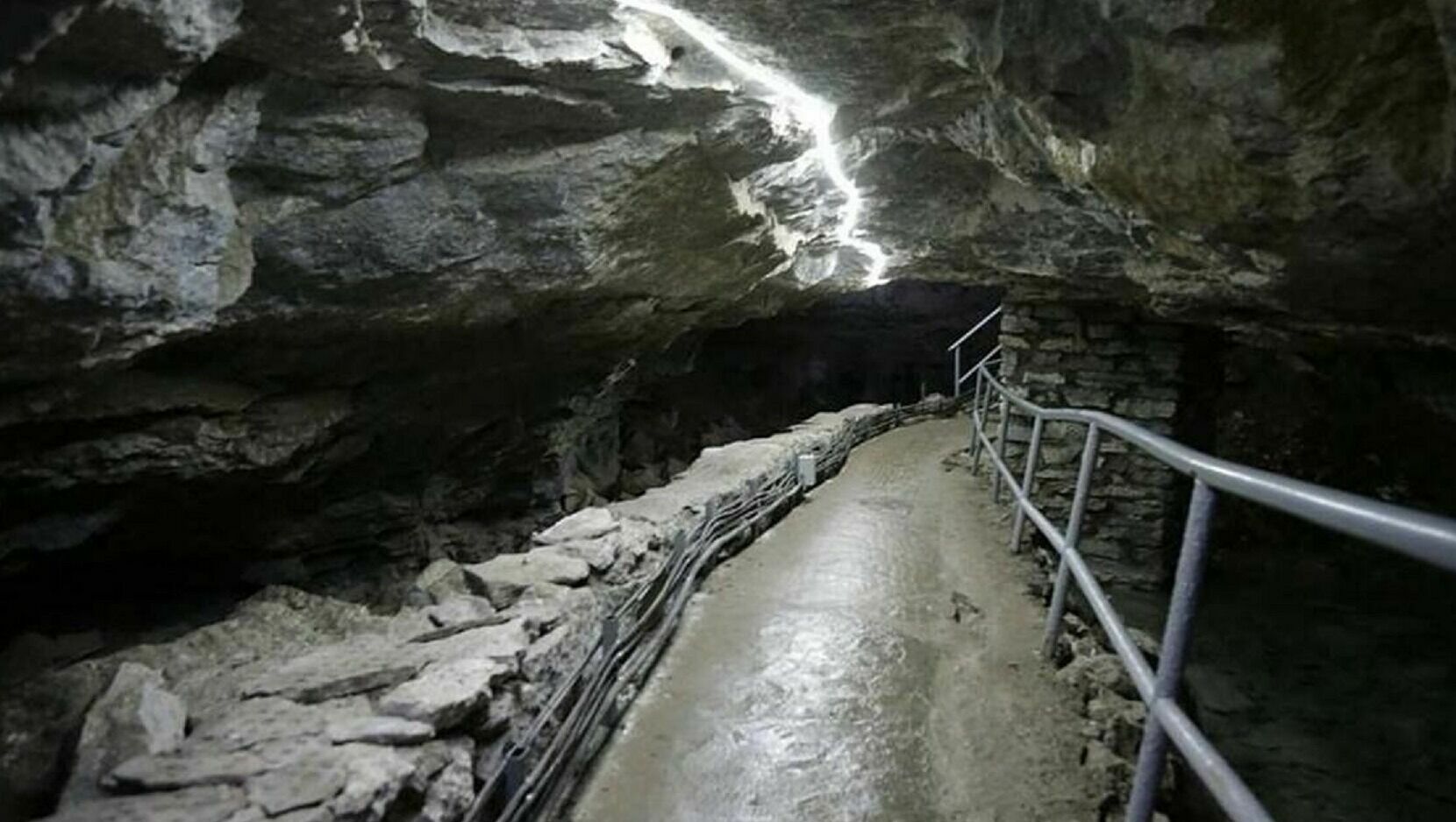 Спор пещерных людей. В Перми возобновили судебный процесс о Кунгурской ледяной пещере