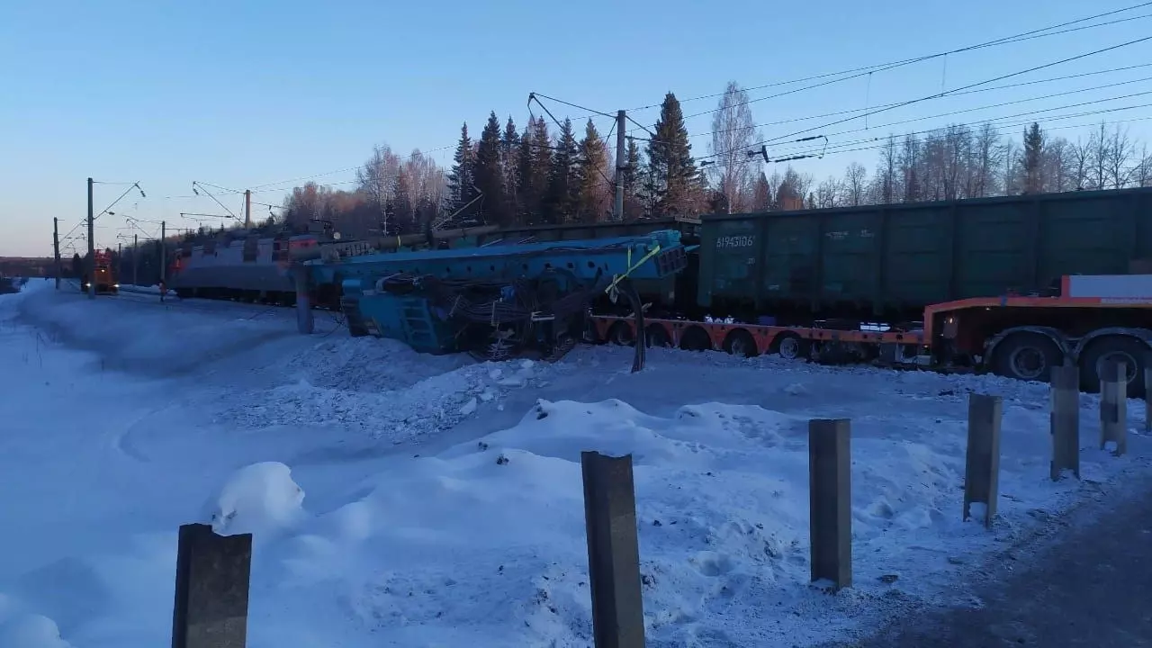 Движение на переезде в Пермском крае после ЧП восстановили ночью 16 февраля