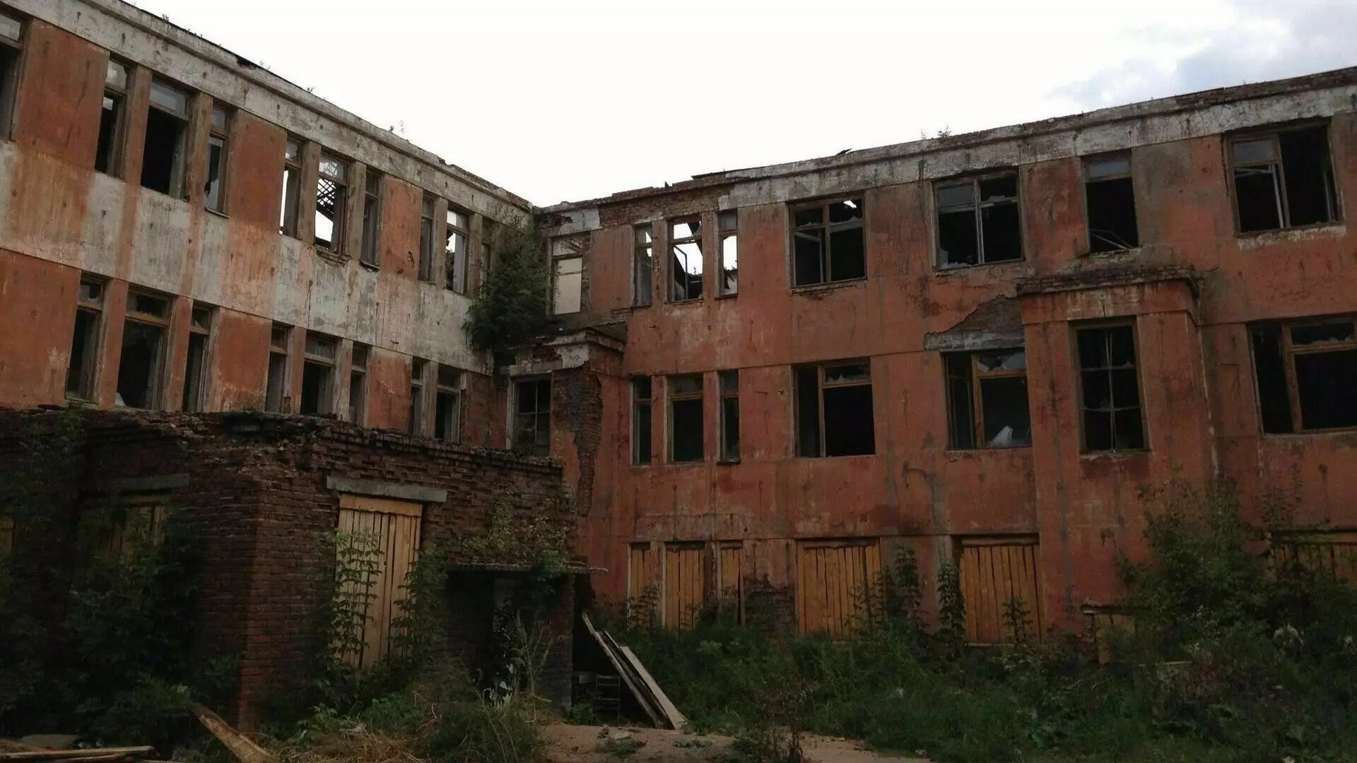 Здание поликлиники на ул. Лебедева в Перми восстановят за 631 миллион рублей