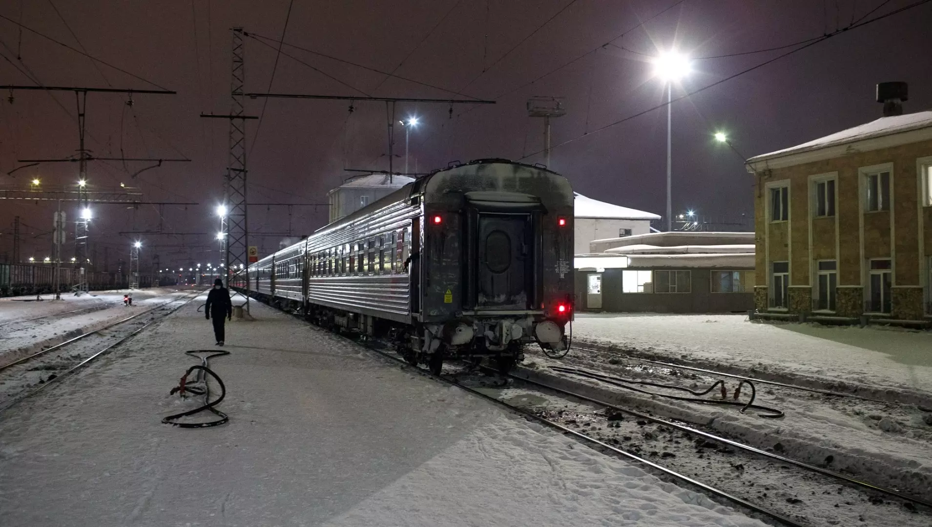 Прокуратура взяла на контроль проверку после смерти девочки в поезде Москва — Чита