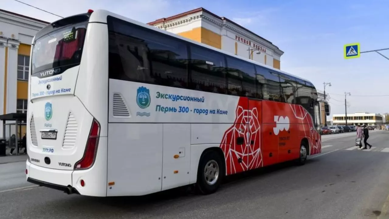 В Перми в честь Нового года изменится расписание экскурсионного автобуса №300-т