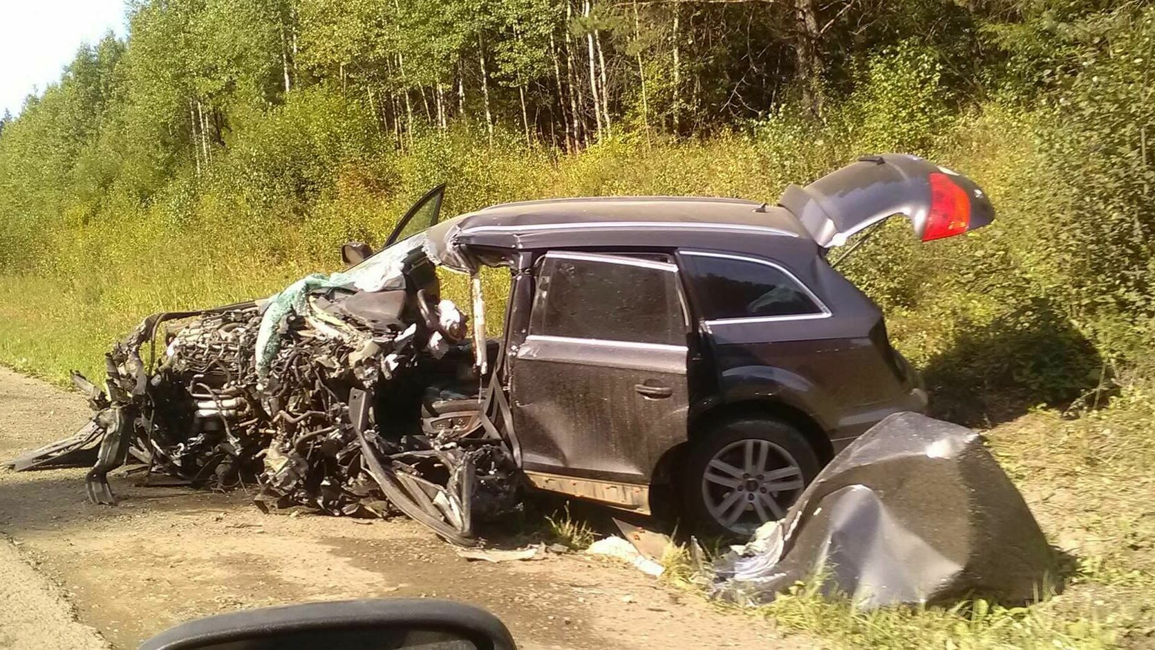 На трассе Пермь-Екатеринбург лоб в лоб столкнулись фура и Audi Q7: пострадал 3-летний мальчик