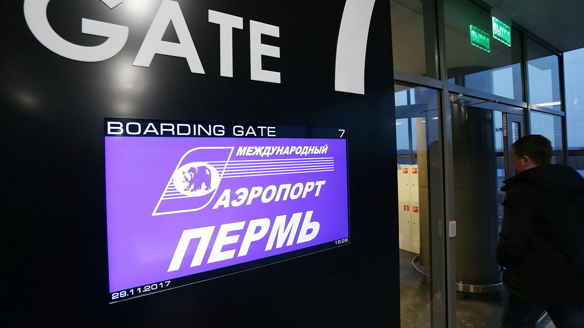 Рейс Пермь-Москва перенесли из-за неисправности бортового компьютера Superjet