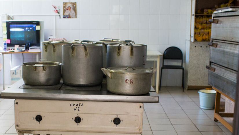 В двух школах Пермского края детей кормили просроченными продуктами