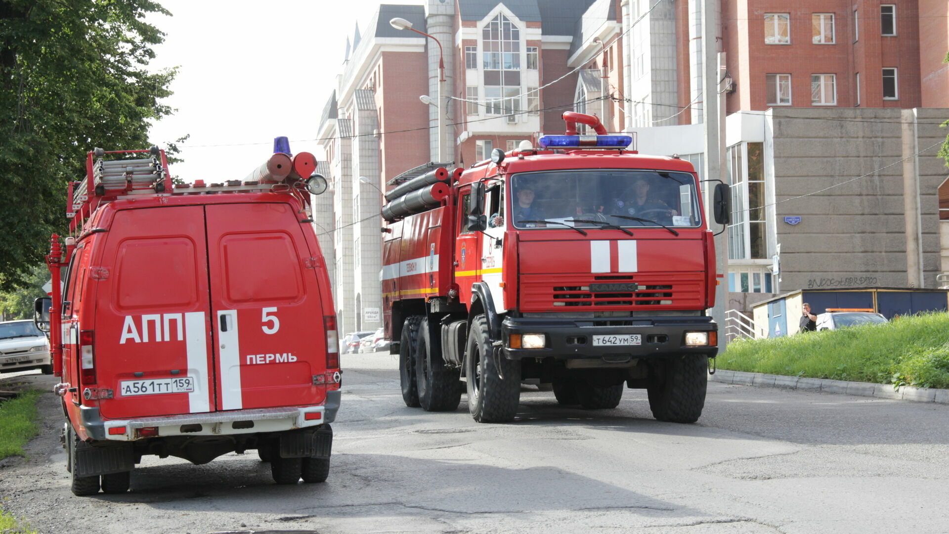В Прикамье пожарные тушили огонь почти четыре часа