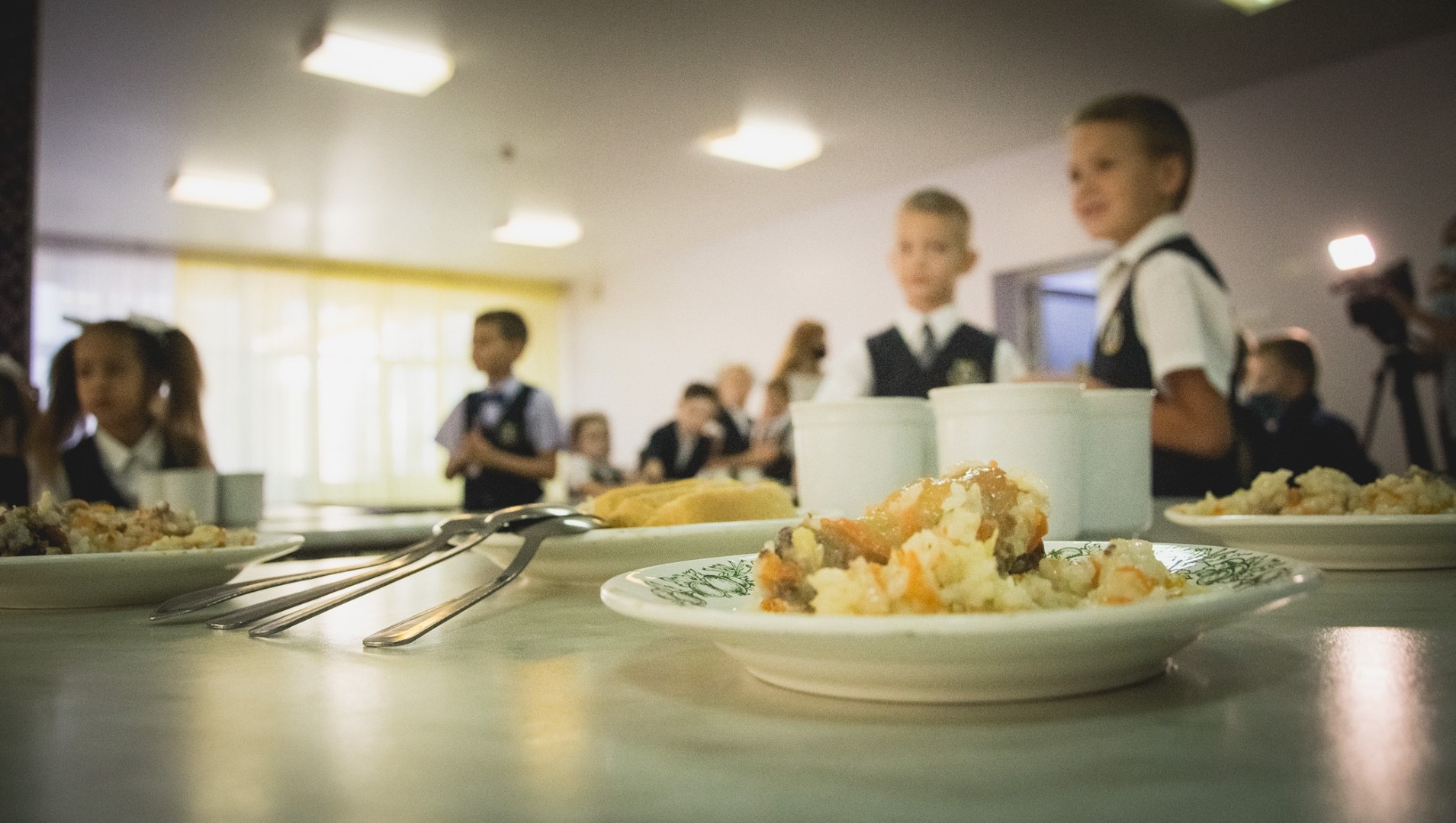 В школах Пермского края детям не докладывали еду