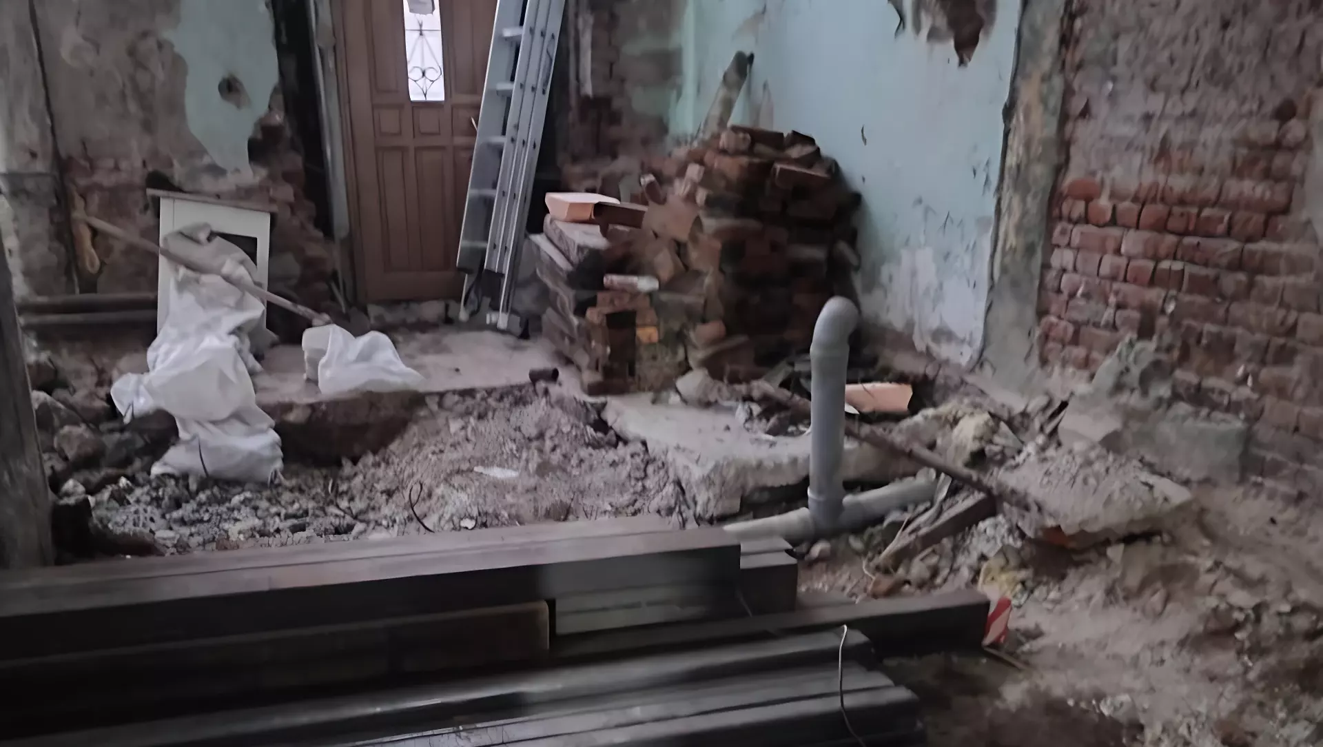 Жители дома в центре Перми боятся обрушения