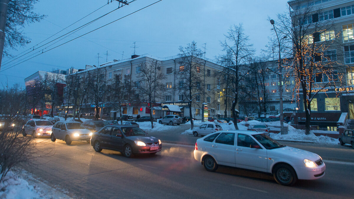Пермь встала в 9-балльных пробках из-за снегопада