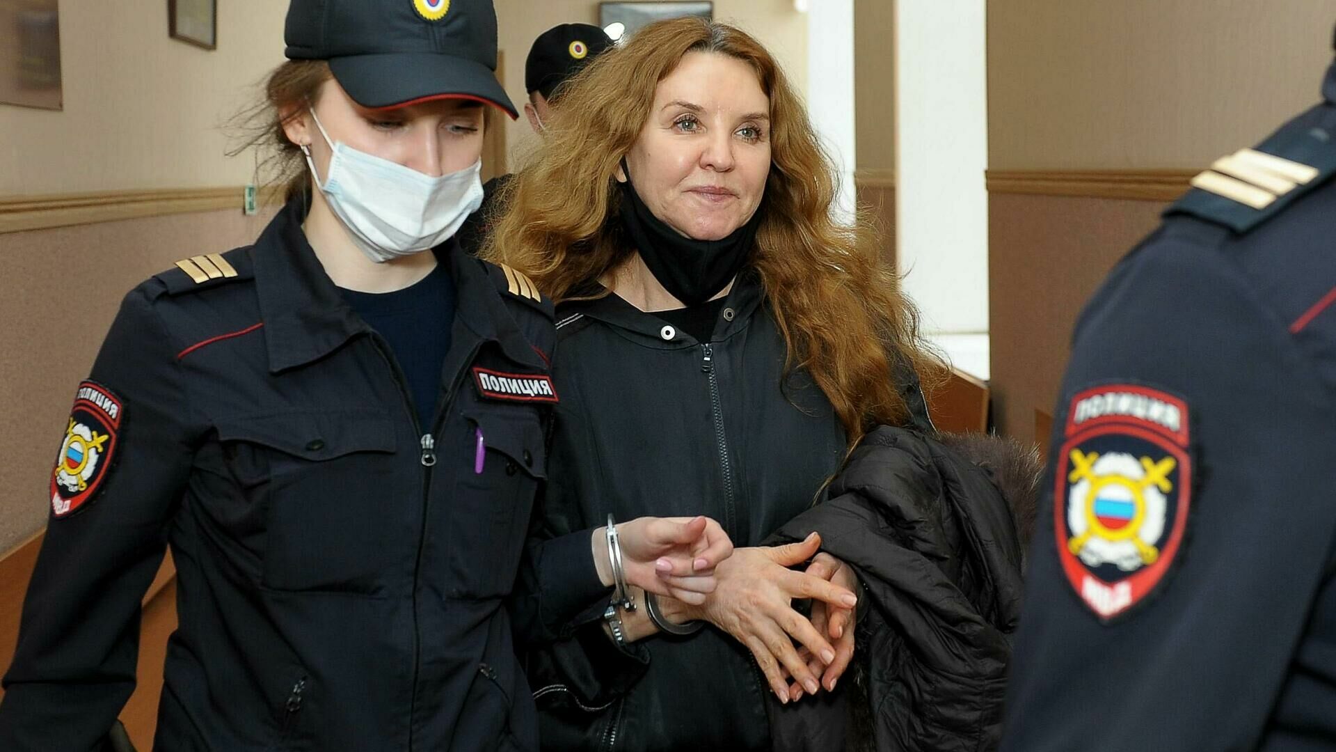 Сбежавшую от суда предпринимательницу доставили на процесс в Пермь. Ее защита заявила отвод обвинителю