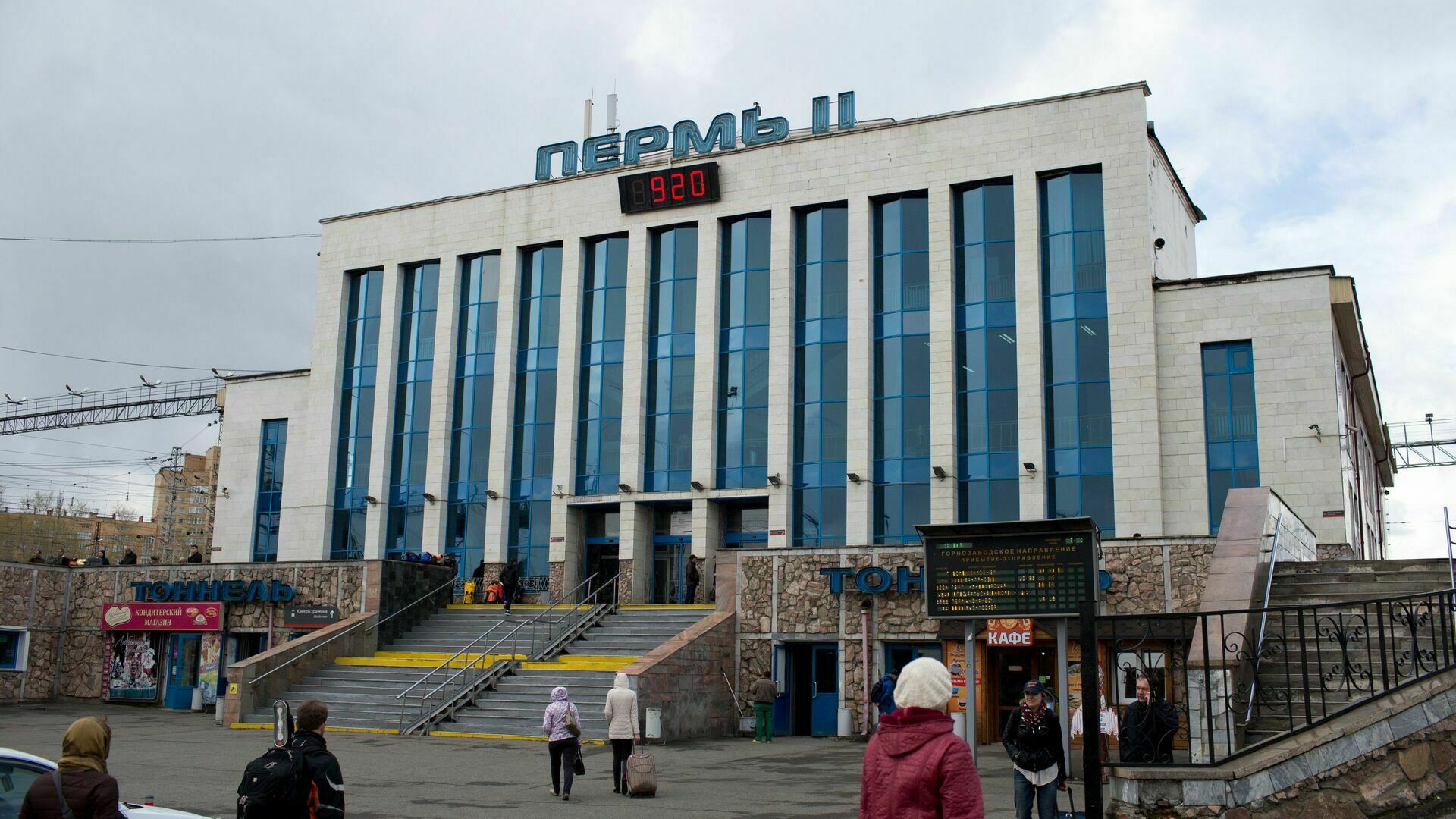Полиция оцепила железнодорожный вокзал Пермь II, но никого не эвакуировала