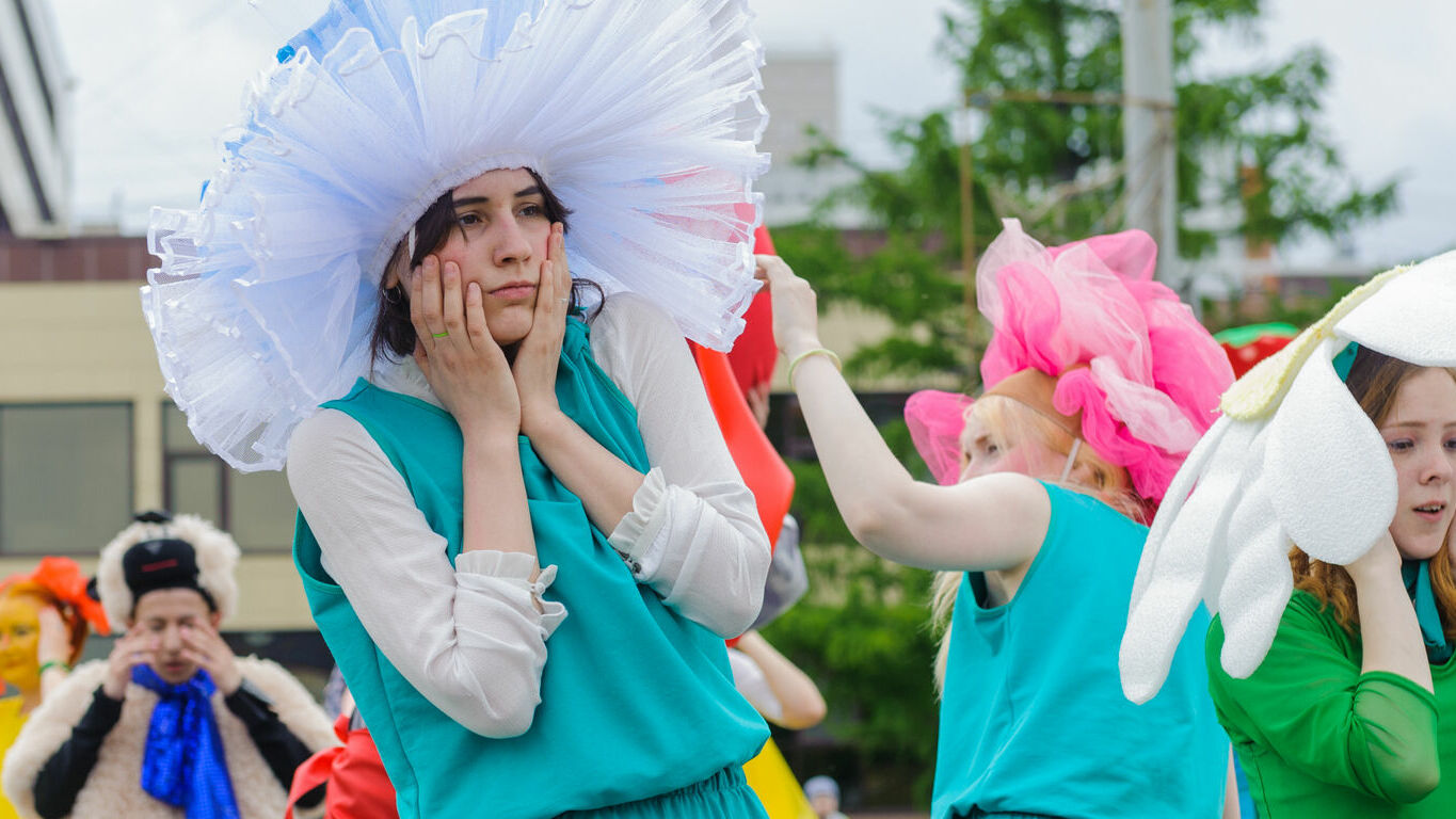 В Перми прошло карнавальное шествие «Пермское яркое». Фоторепортаж Properm.ru