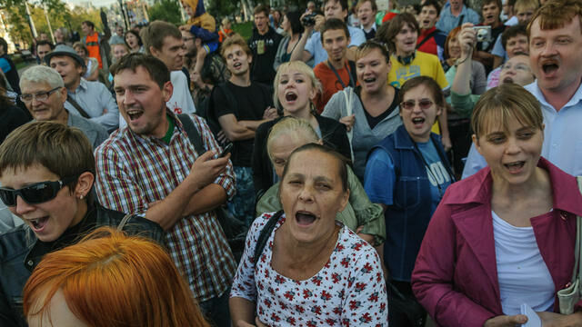 Политологи: массовые протесты в России возможны весной или осенью 2015 года