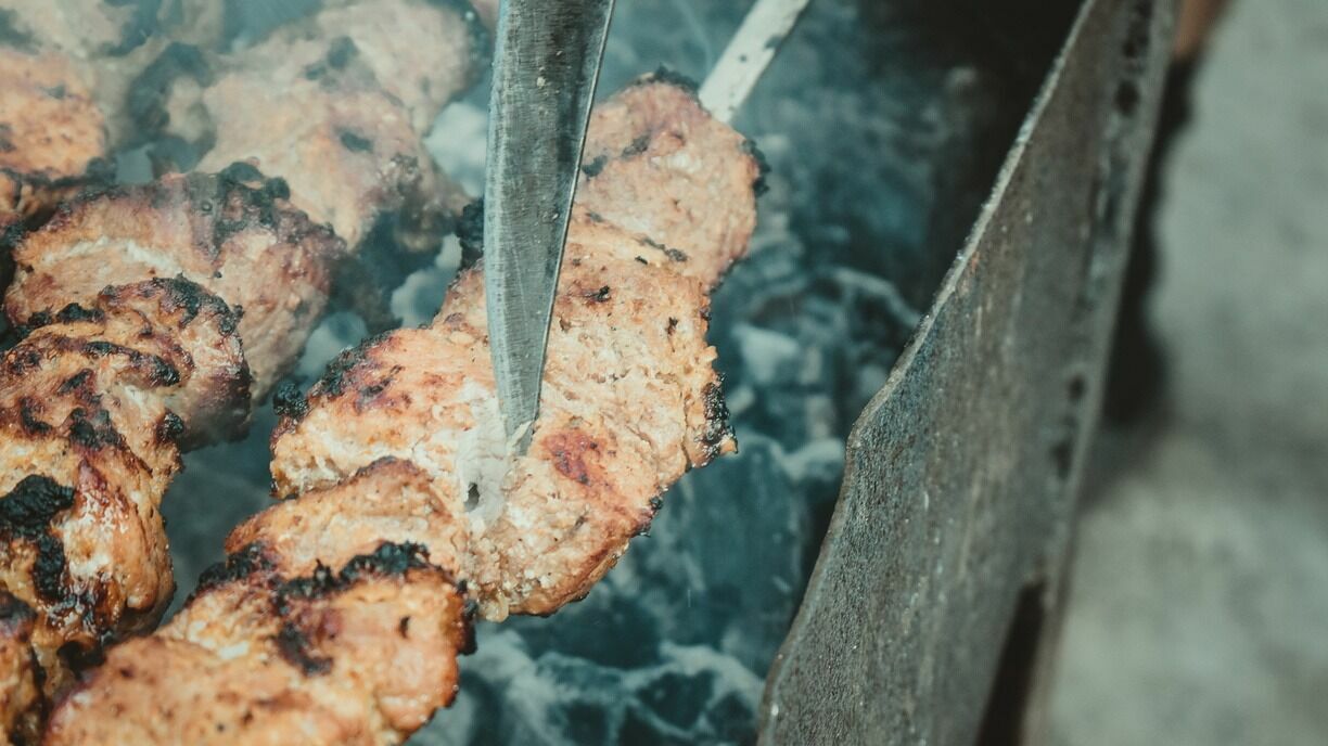 Индекс шашлыка-2023: сколько сейчас стоит пожевать мясо с шампура?