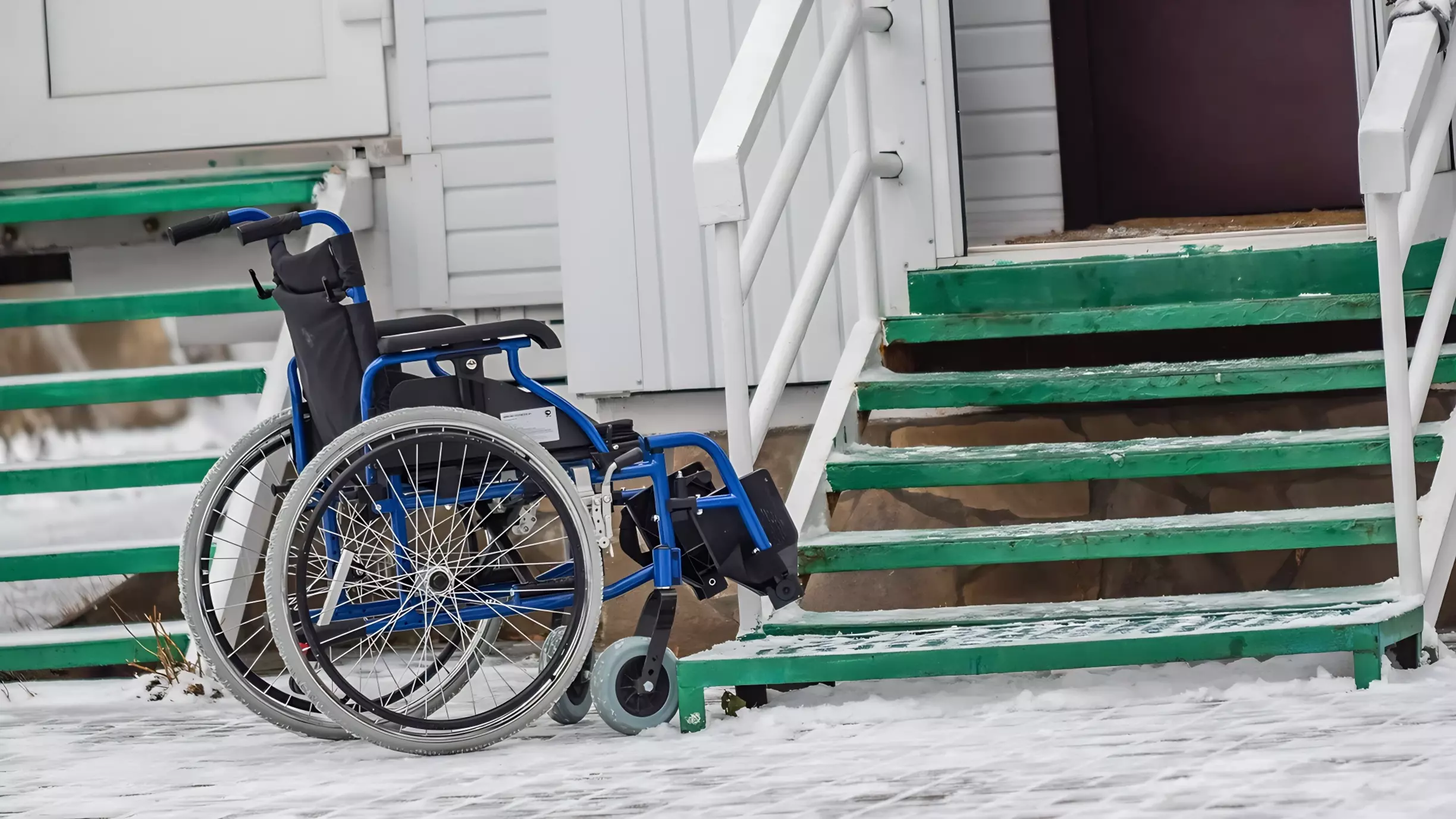 Власти Горнозаводска четыре года игнорируют права инвалида-колясочника
