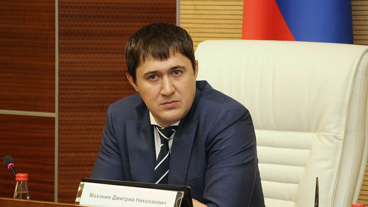 Дмитрий Махонин поручил проверить организацию, охранявшую школу в Октябрьском районе