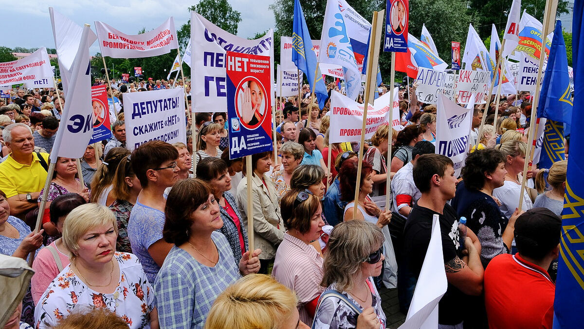 «Требуем отмены!» Около тысячи пермяков вышли на четвертый митинг против пенсионной реформы