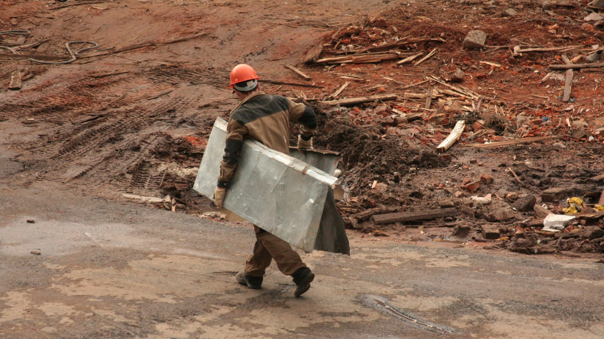 Экс-подрядчик по строительству поликлиники в Закамске загрязнял окружающую среду