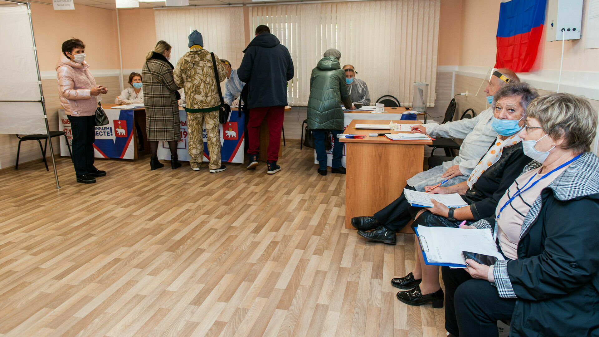 Выборы в Перми: немного «мёртвых душ», очереди и фоторепортаж
