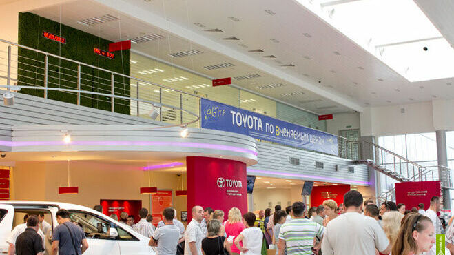 Toyota заработала больше всех в России. LADA попыталась не отстать