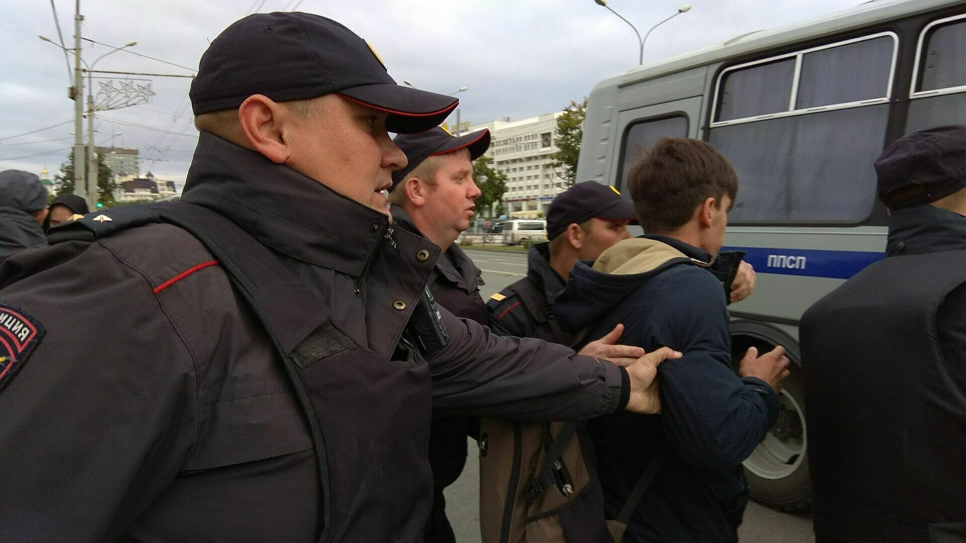 Журналисты со всей страны требуют отпустить Владислава Аскариди и ждут извинений от полицейского главка