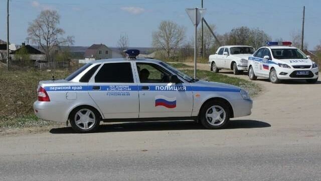 В Прикамье автомобиль полицейского врезался в грузовик: двое погибли