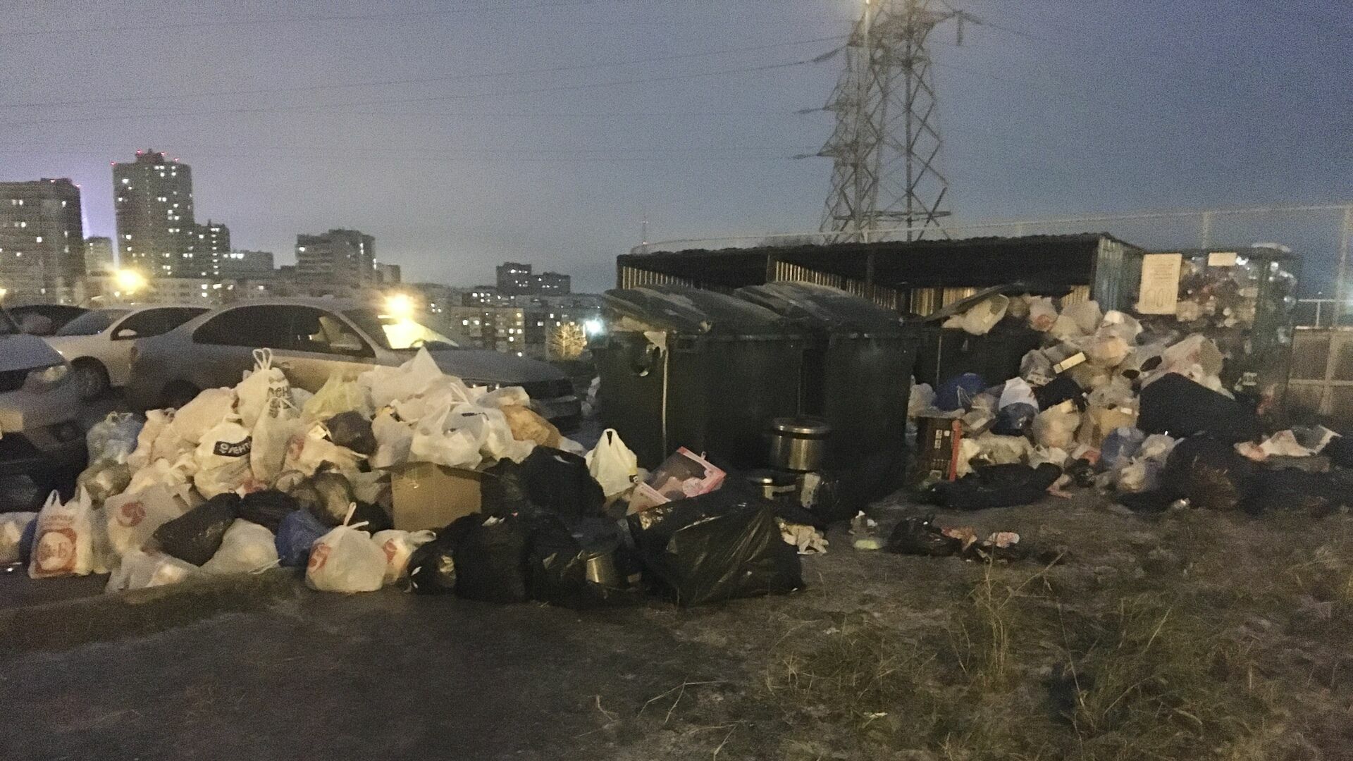 «Грибоедовский» опять утопает в мусоре. Жители знают, как решить проблему, но их не слышат