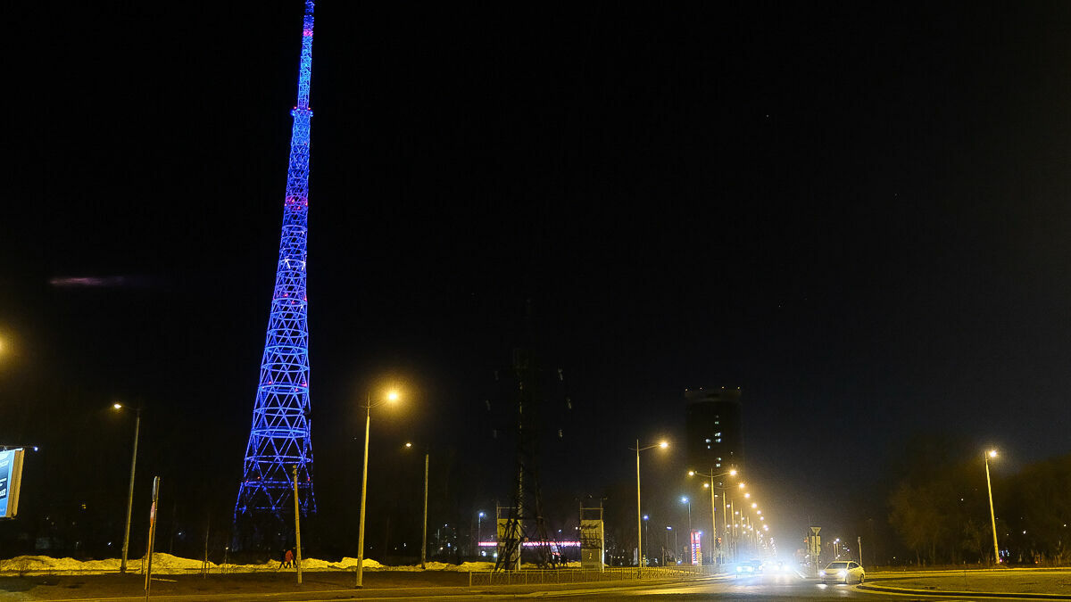 Пермская телебашня засветилась в честь юбилея полета Гагарина в Космос. Фоторепортаж
