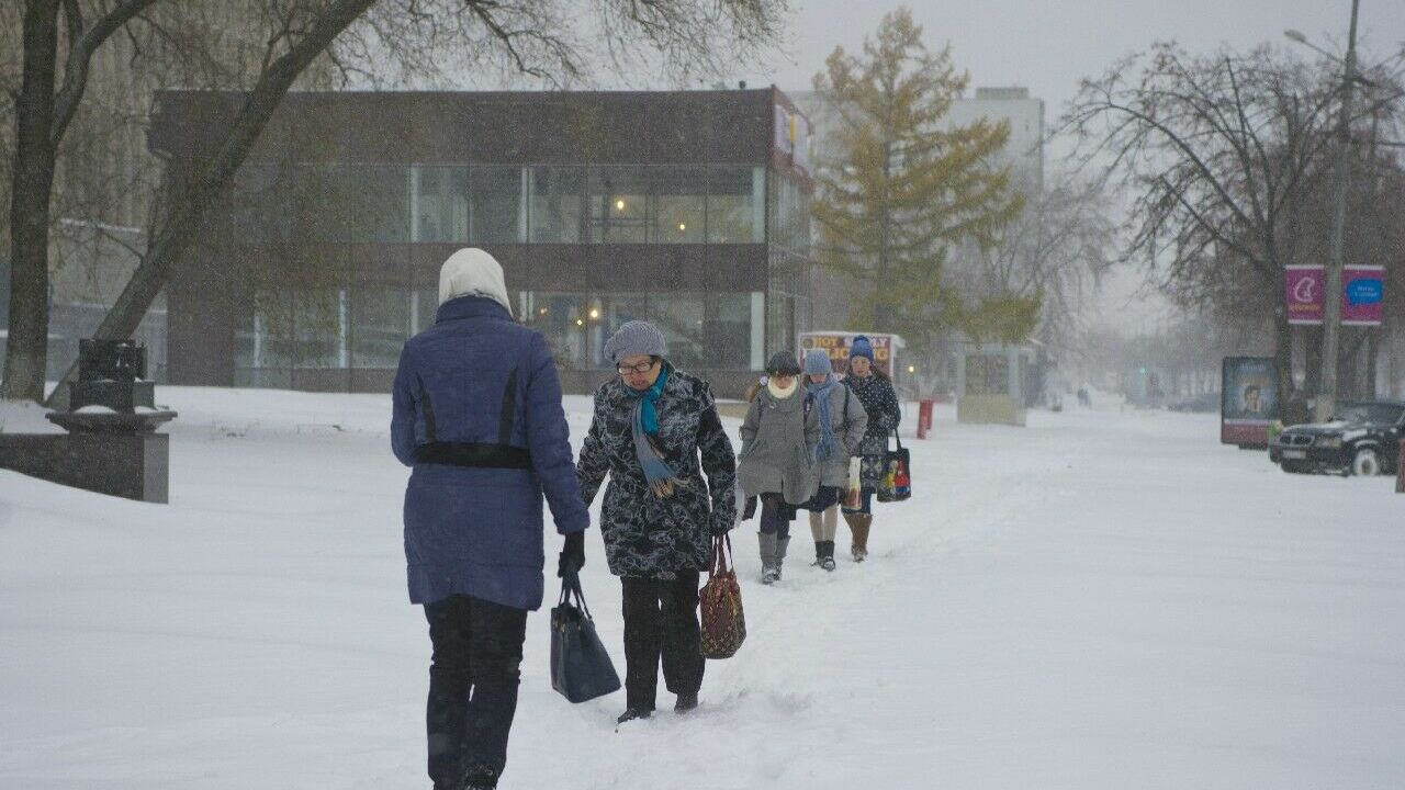 Как Пермь пережила первый снегопад. Фоторепортаж пешехода из сугроба