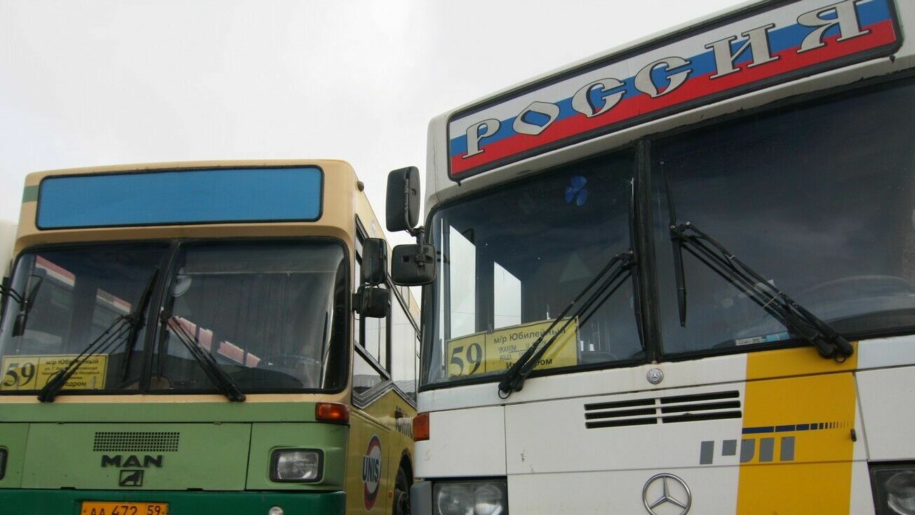 В Перми пожилой пассажир выпал из движущегося автобуса