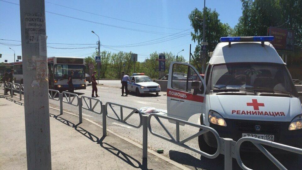 На Спешилова автобус насмерть сбил женщину. Камский мост — в пробке