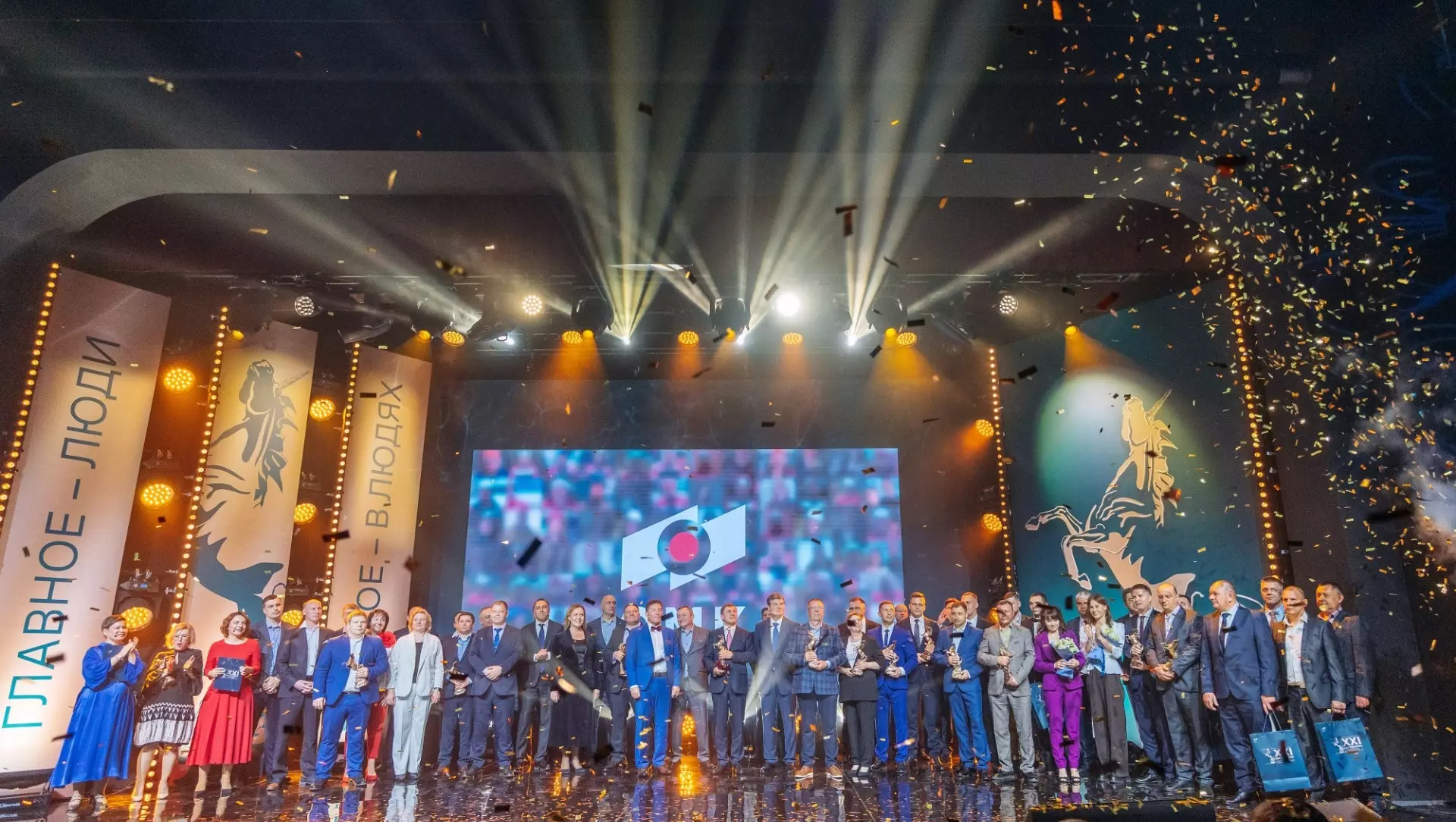 ОМК вручила главную корпоративную награду своим лучшим сотрудникам