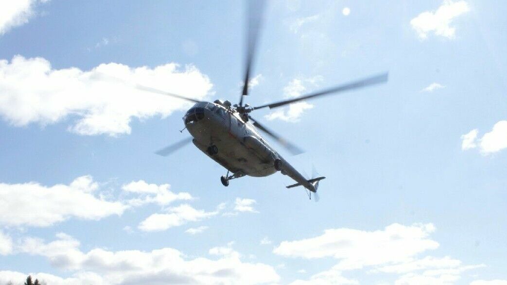 Раненого в Республике Коми лесника транспортировали в Прикамье на двух вертолетах