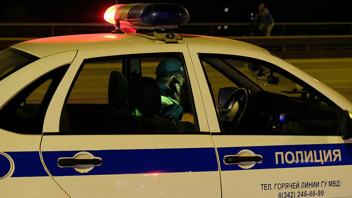 В Перми полиция устроила погоню с перестрелкой за белым внедорожником. ВИДЕО