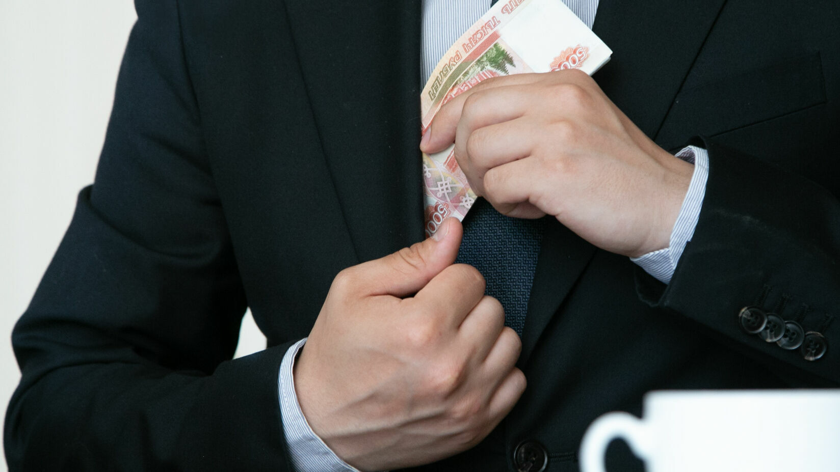 В Прикамье чиновник отказался от взятки в миллион рублей
