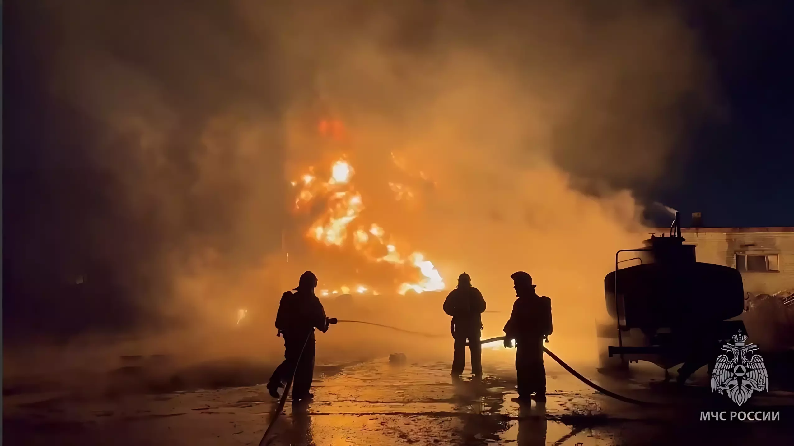 Пожарные справились с огнем на Промышленной в Перми